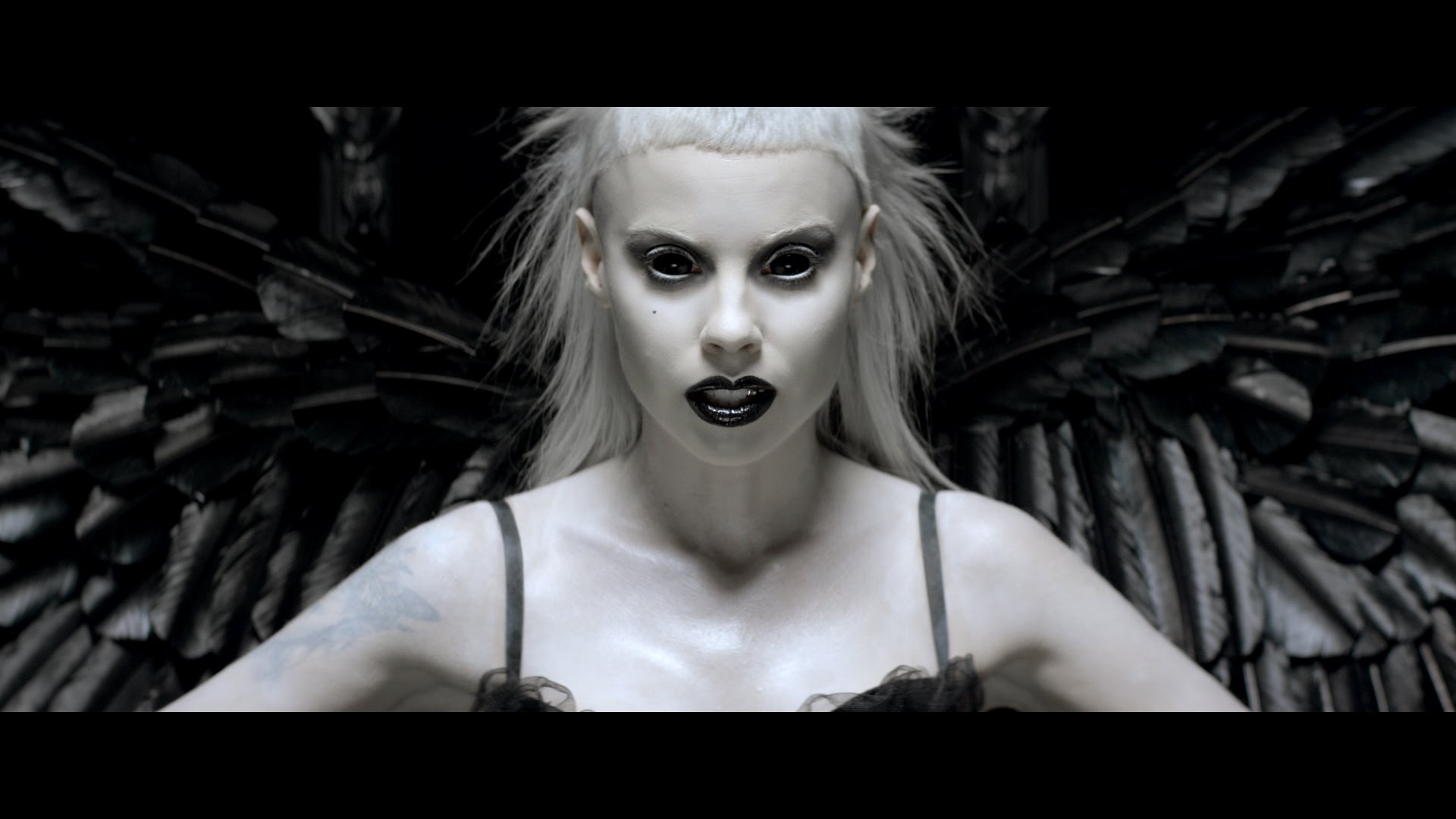 Antwoord baby s. Йоланди Фиссер группа die antwoord. Die antwoord ugly boy Кара Делевинь.